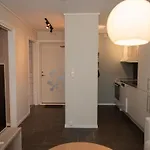 Modern Apt, Near Centre , Walking Distance Apartment *