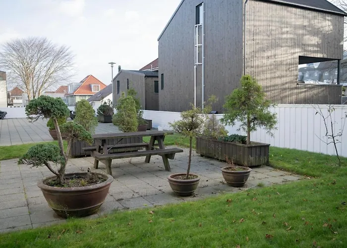 Modern Apt, Near Centre , Walking Distance Apartment