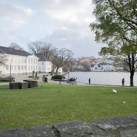 Apartament Modern Apt, Near Centre , Walking Distance