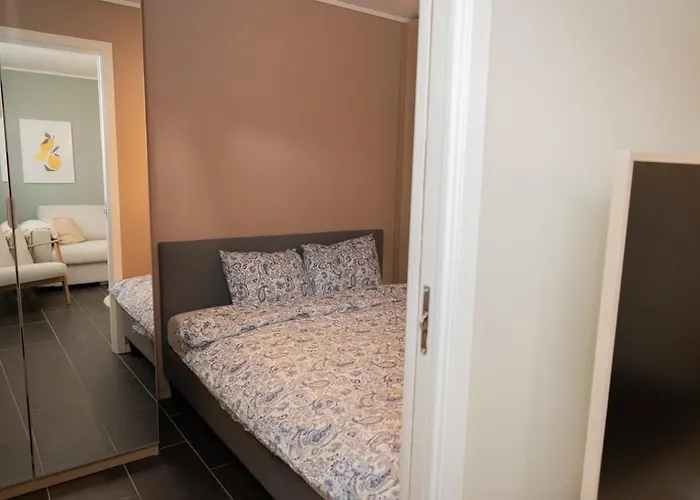 Modern Apt, Near Centre , Walking Distance *